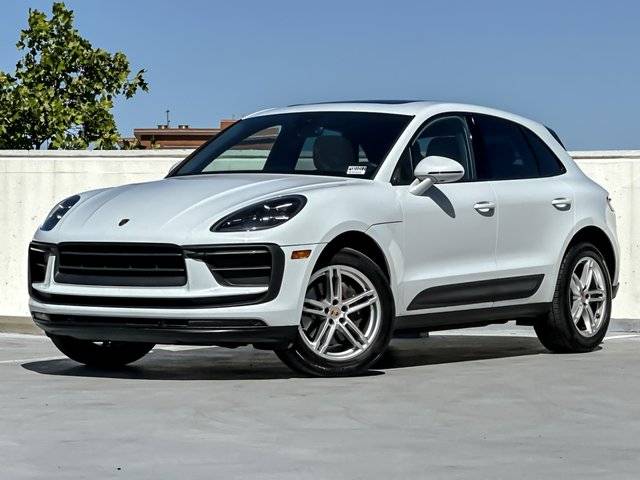 2022 Porsche Macan AWD photo