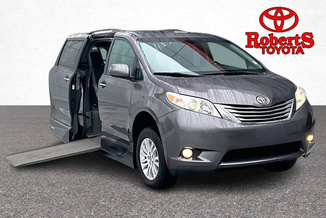 2015 Toyota Sienna XLE FWD photo