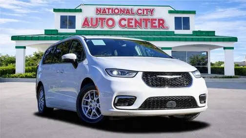 2023 Chrysler Pacifica Minivan Touring L FWD photo