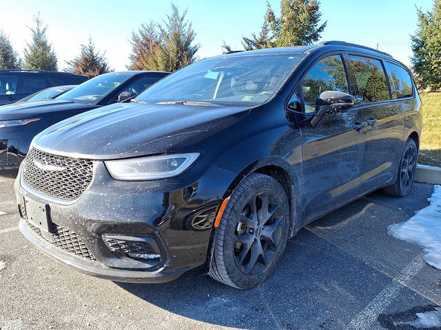 2021 Chrysler Pacifica Minivan Touring FWD photo
