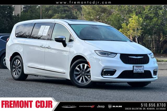 2023 Chrysler Pacifica Minivan Hybrid Limited FWD photo