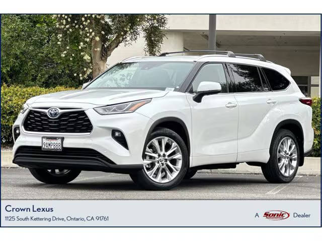 2022 Toyota Highlander Hybrid Limited FWD photo