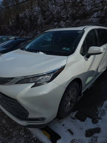 2021 Toyota Sienna XLE AWD photo