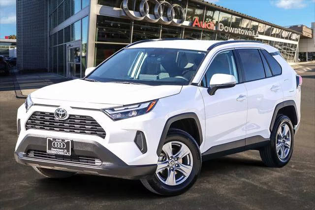 2022 Toyota RAV4 XLE AWD photo