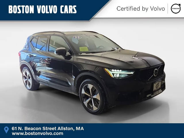 2023 Volvo XC40 Ultimate Dark Theme AWD photo