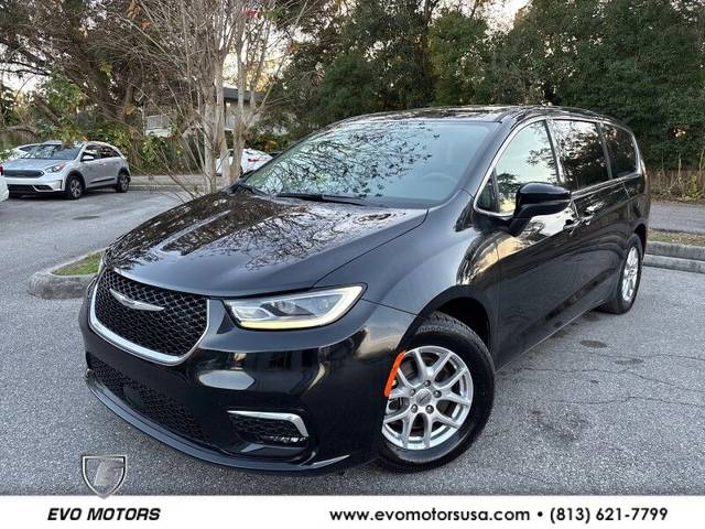 2023 Chrysler Pacifica Minivan Touring L FWD photo