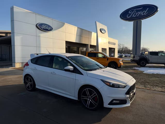 2018 Ford Focus ST FWD photo