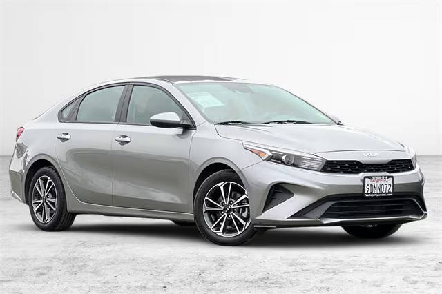 2023 Kia Forte LXS FWD photo