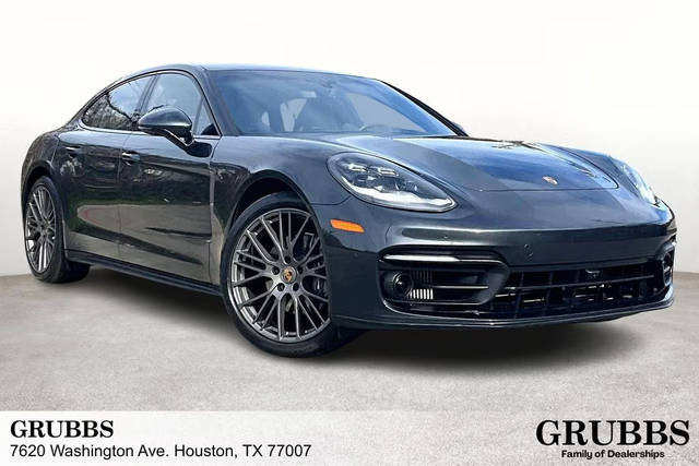 2023 Porsche Panamera  RWD photo