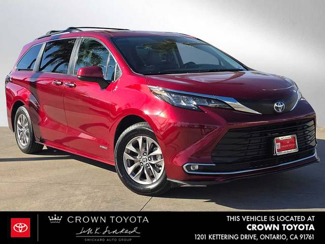 2021 Toyota Sienna XLE FWD photo
