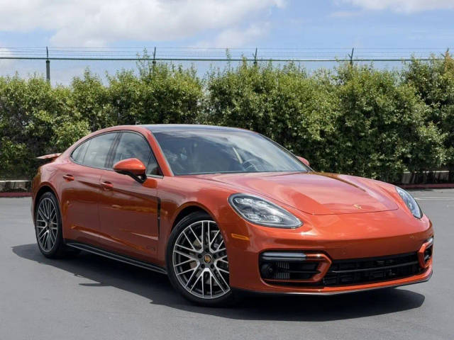2023 Porsche Panamera GTS AWD photo