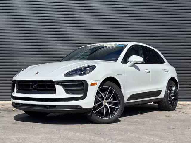 2023 Porsche Macan  AWD photo