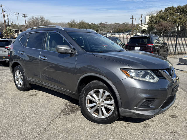 2016 Nissan Rogue SV FWD photo