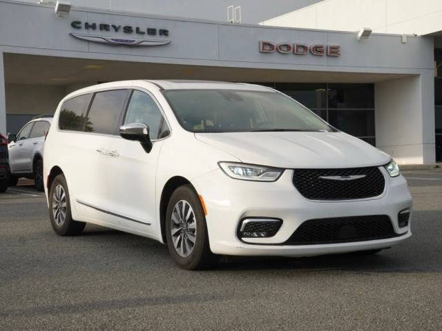 2023 Chrysler Pacifica Minivan Hybrid Limited FWD photo