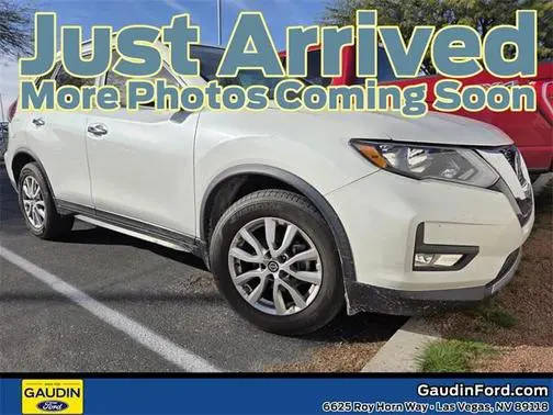 2018 Nissan Rogue SV FWD photo