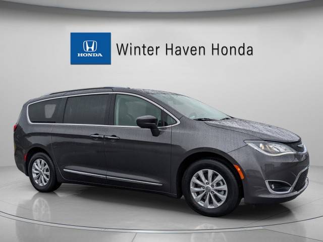 2019 Chrysler Pacifica Minivan Touring L FWD photo