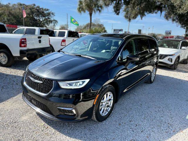 2023 Chrysler Pacifica Minivan Touring L FWD photo