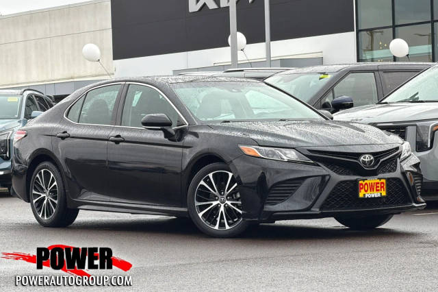 2018 Toyota Camry SE FWD photo
