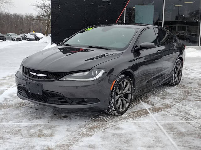2016 Chrysler 200 S FWD photo