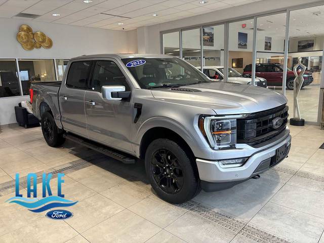 2022 Ford  LARIAT 4WD photo