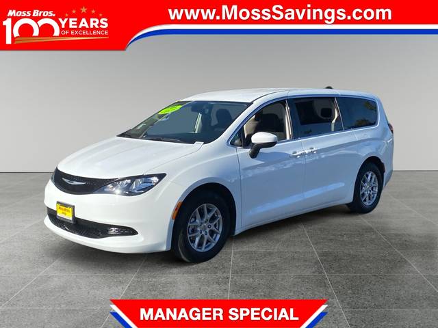 2023 Chrysler Voyager LX FWD photo