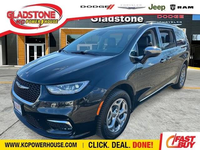 2023 Chrysler Pacifica Minivan Limited AWD photo