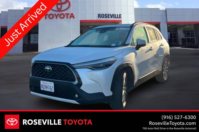 2022 Toyota Corolla Cross XLE FWD photo