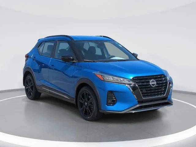 2023 Nissan Kicks SR FWD photo
