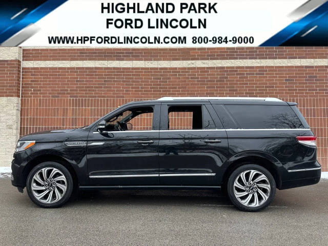 2023 Lincoln Navigator L Standard 4WD photo