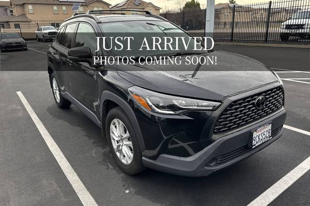 2022 Toyota Corolla Cross LE AWD photo