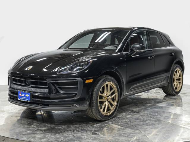 2023 Porsche Macan  AWD photo