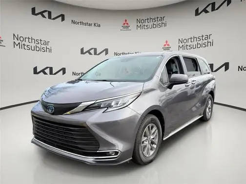 2023 Toyota Sienna XLE FWD photo