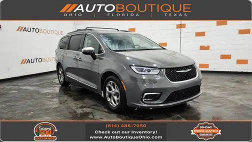 2023 Chrysler Pacifica Minivan Limited FWD photo