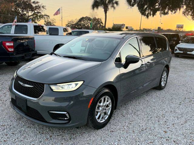 2023 Chrysler Pacifica Minivan Touring L FWD photo