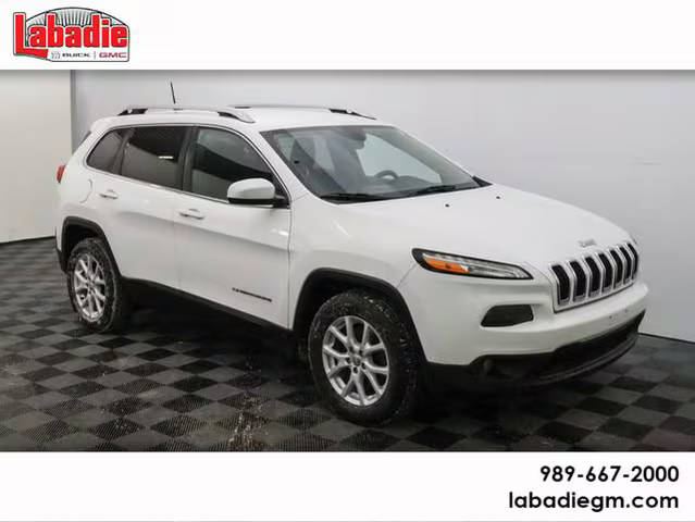 2017 Jeep Cherokee Latitude FWD photo