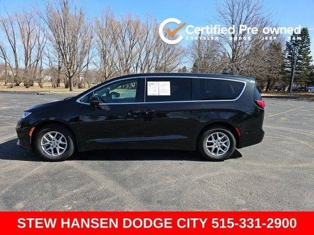 2023 Chrysler Pacifica Minivan Touring L FWD photo