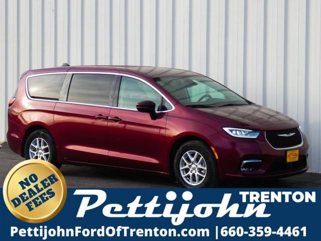2023 Chrysler Pacifica Minivan Touring L FWD photo