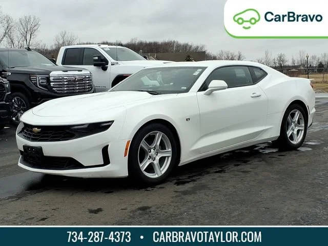 2022 Chevrolet Camaro 1LT RWD photo