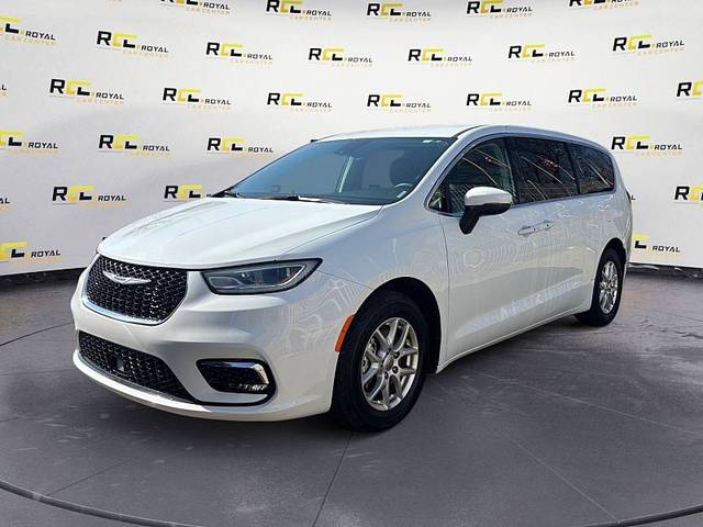 2023 Chrysler Pacifica Minivan Touring L FWD photo