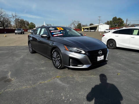 2023 Nissan Altima 2.5 SV FWD photo