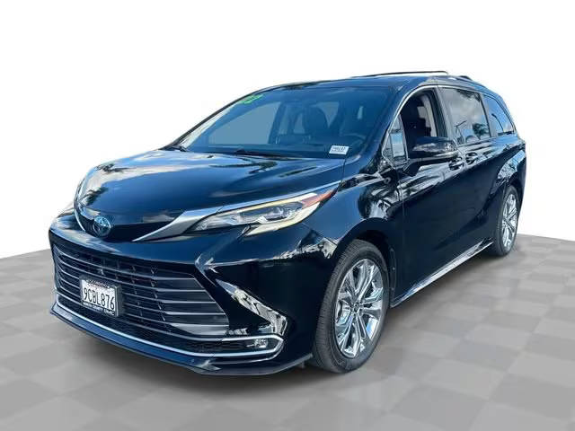 2022 Toyota Sienna Platinum FWD photo