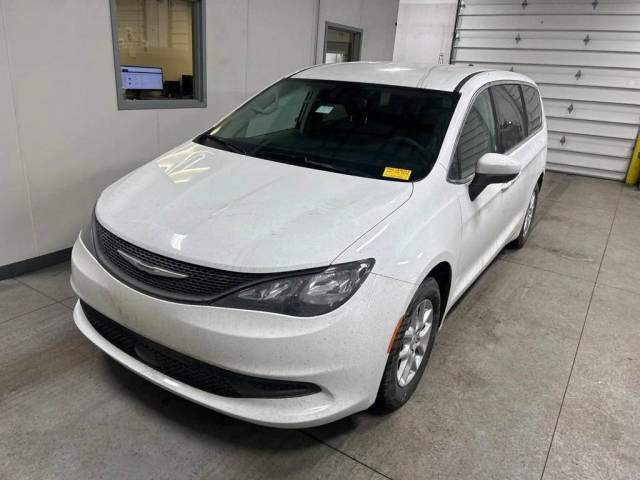 2023 Chrysler Voyager LX FWD photo