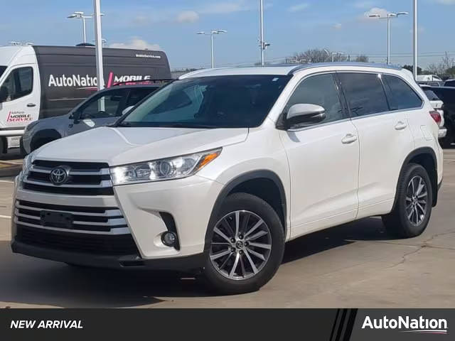 2017 Toyota Highlander XLE AWD photo