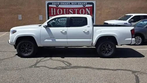 2023 Toyota Tacoma SR5 4WD photo