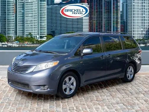 2016 Toyota Sienna LE FWD photo