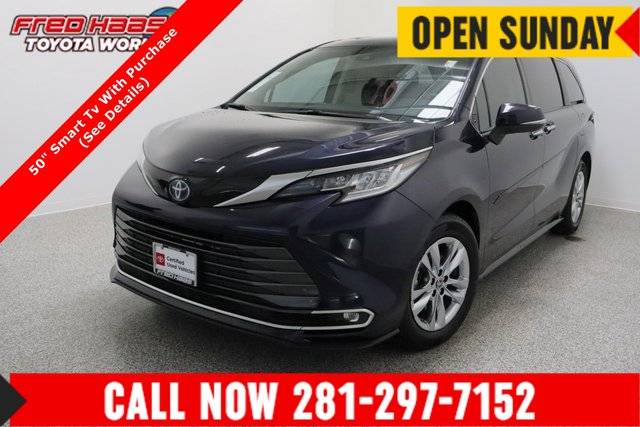 2023 Toyota Sienna Limited FWD photo