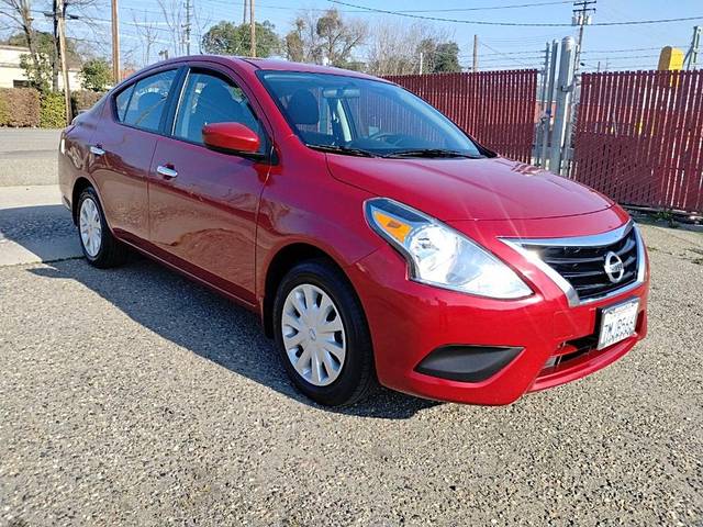 2015 Nissan Versa SV FWD photo