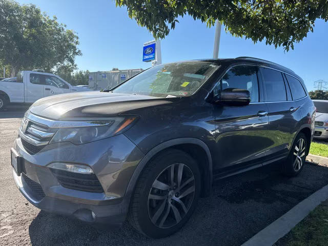 2017 Honda Pilot Touring FWD photo