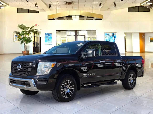 2021 Nissan Titan SV 4WD photo