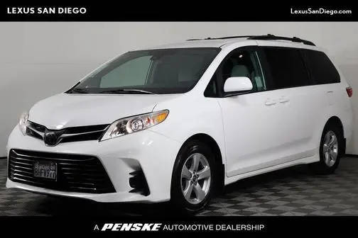 2019 Toyota Sienna LE Auto Access Seat FWD photo